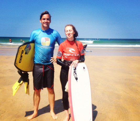 Bodyboard in boardshorts